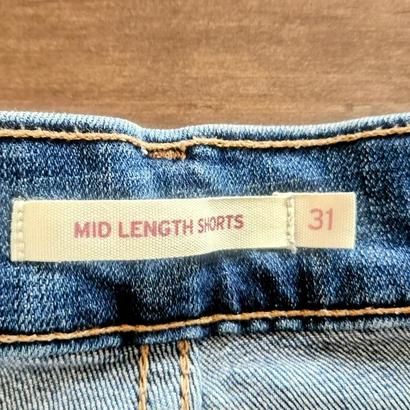 LEVI'S ~ MID LENGTH SHORTS ~ SIZE 31 - Picture 7 of 12